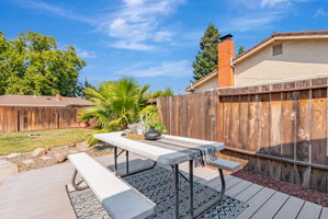 038_1836 Boxwood Dr
