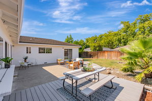 040_1836 Boxwood Dr