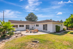 041_1836 Boxwood Dr