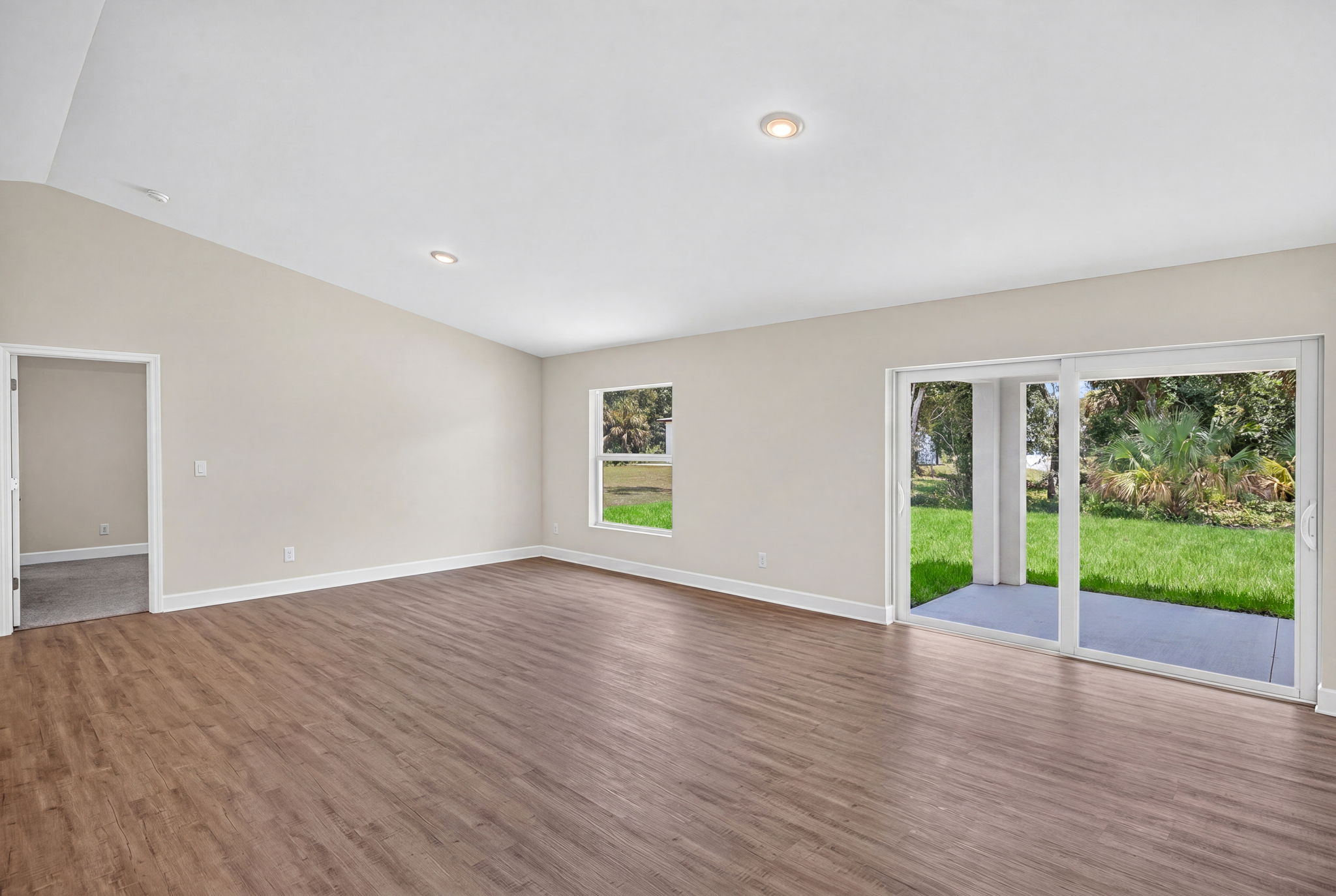 Dining Room - r