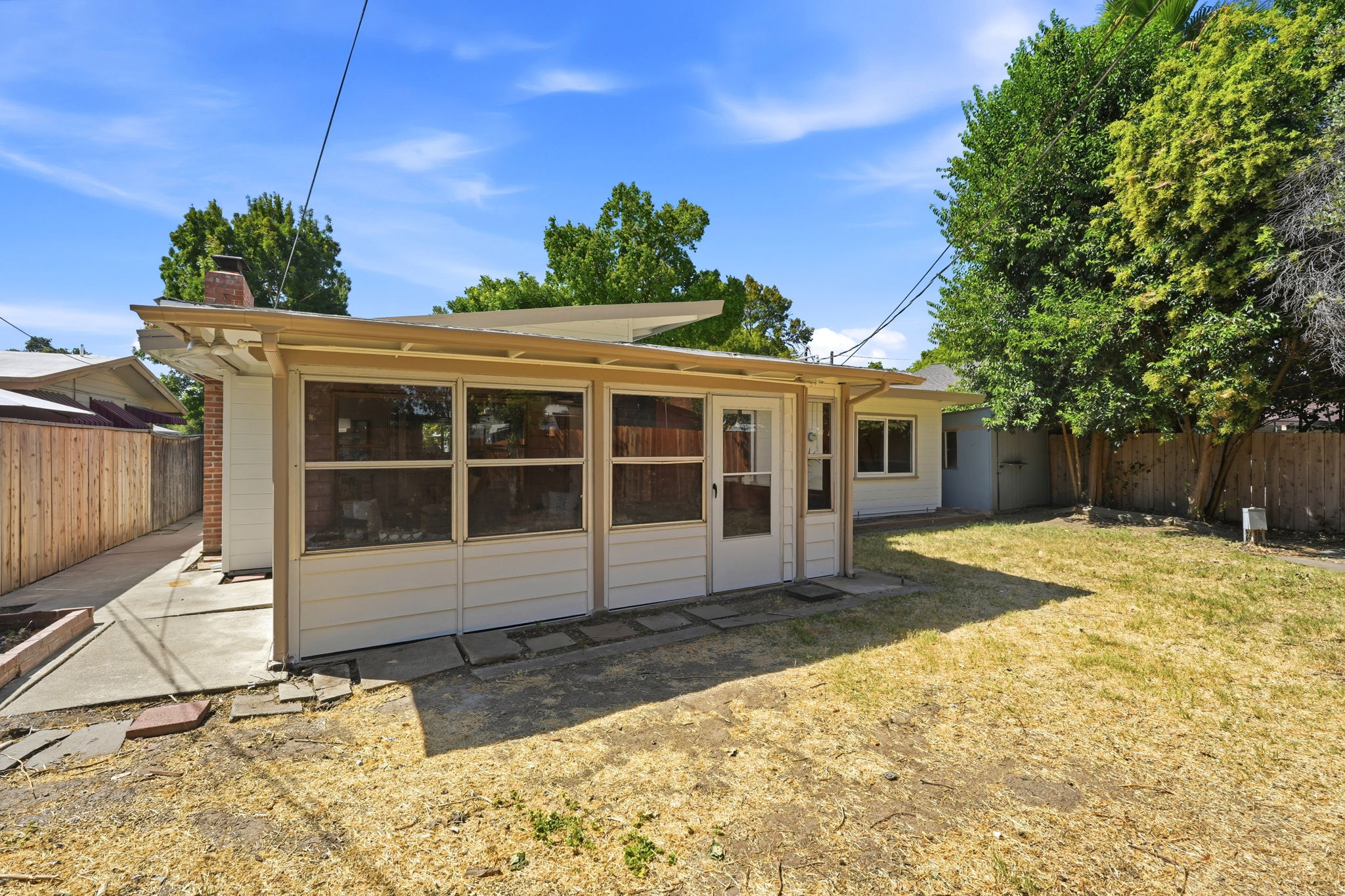 035_F8_1837 W Rosecrans Way