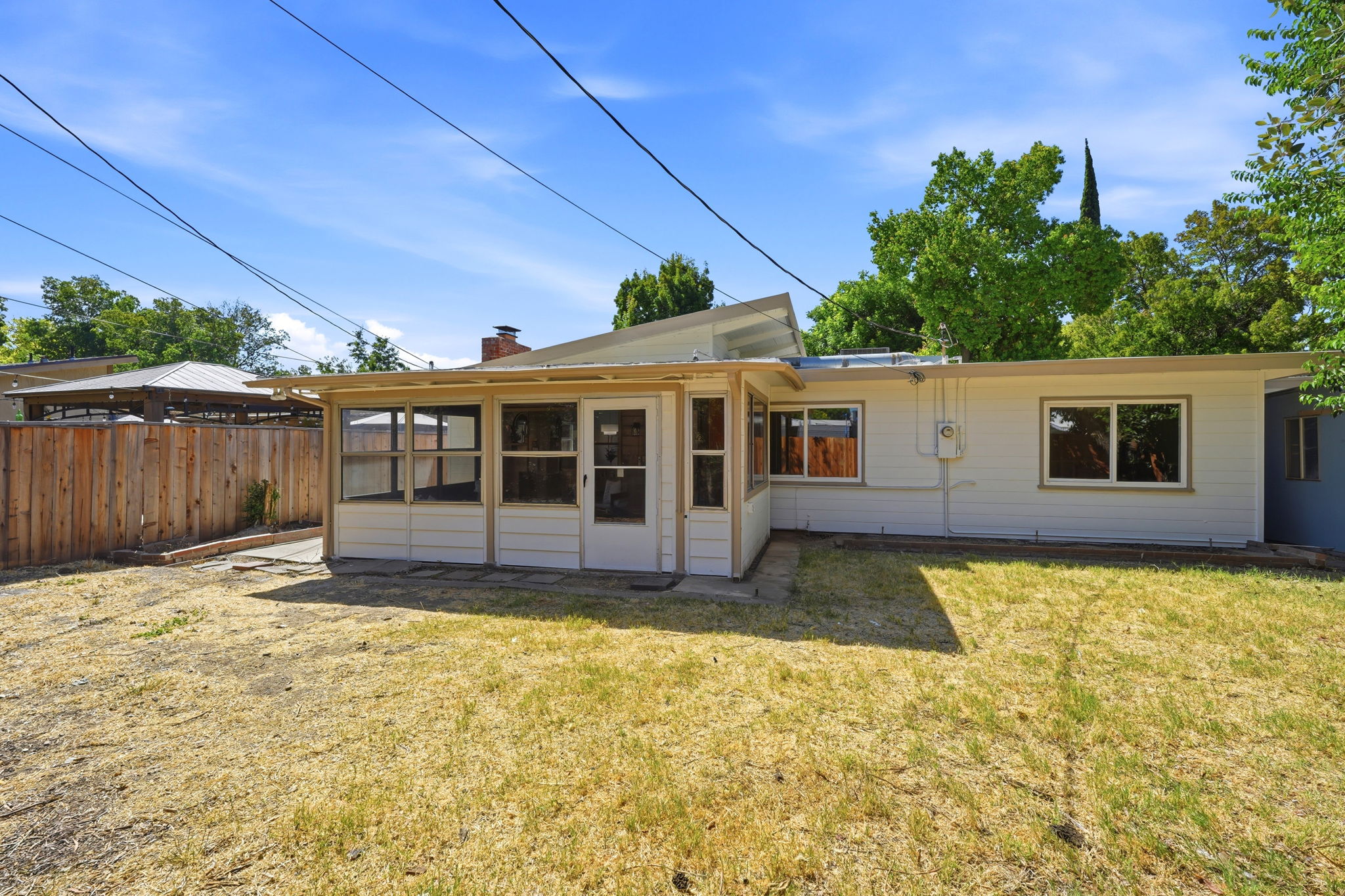 036_F8_1837 W Rosecrans Way