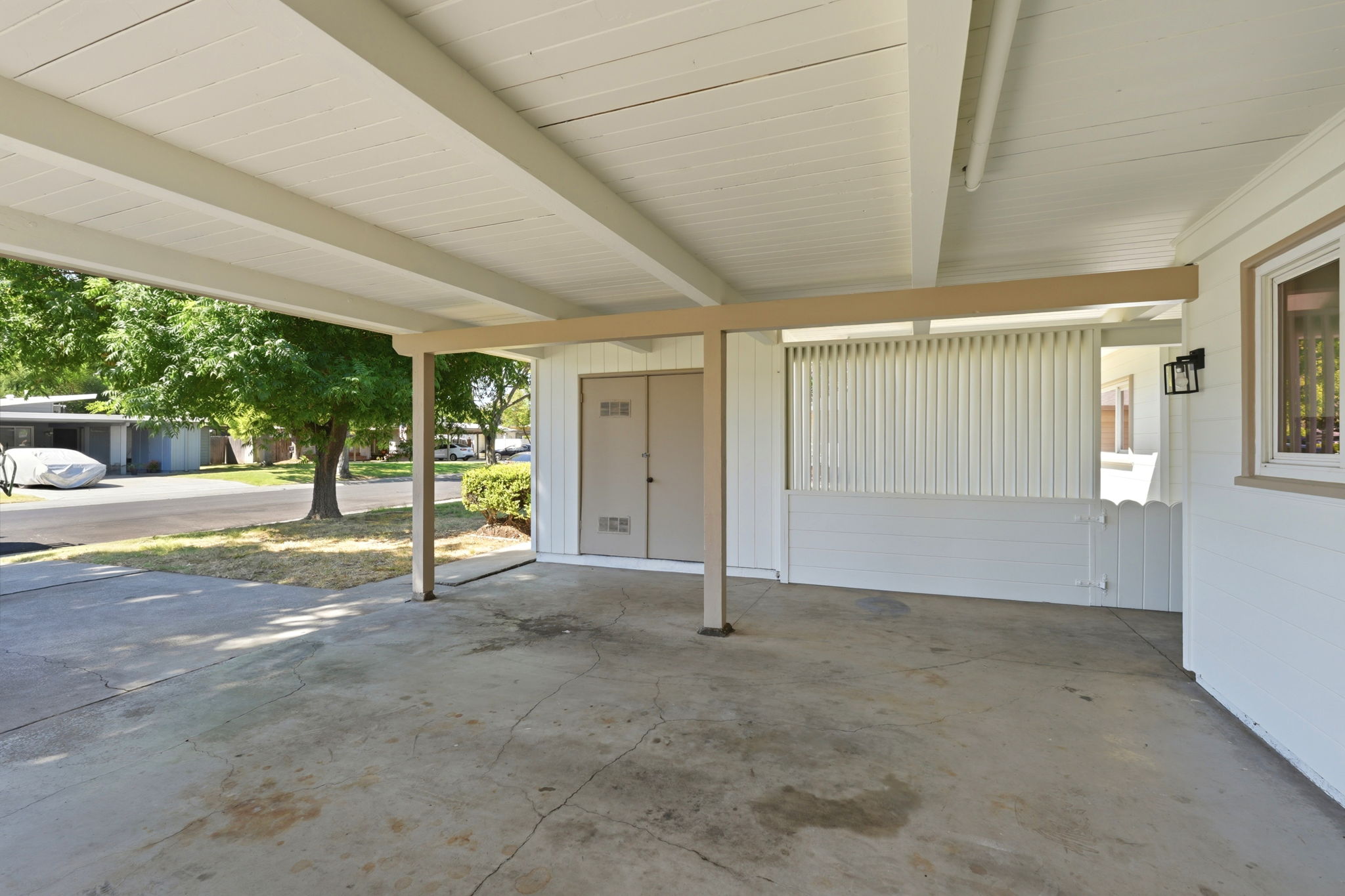 039_F8_1837 W Rosecrans Way