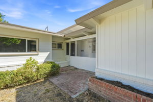 003_F8_1837 W Rosecrans Way