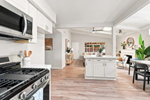 010_F8_1837 W Rosecrans Way