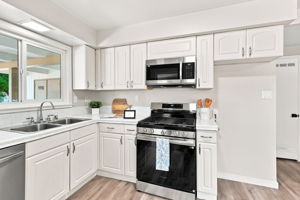 011_F8_1837 W Rosecrans Way