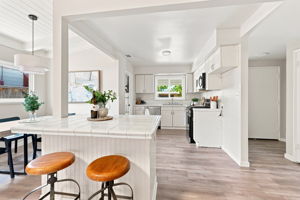 013_F8_1837 W Rosecrans Way