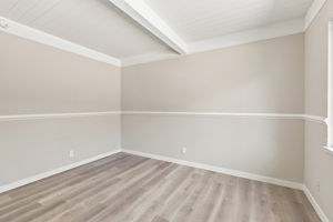 024_F8_1837 W Rosecrans Way