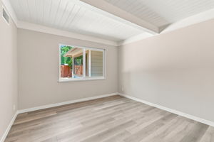 025_F8_1837 W Rosecrans Way