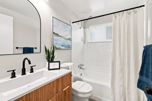 029_F8_1837 W Rosecrans Way