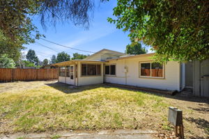 037_F8_1837 W Rosecrans Way