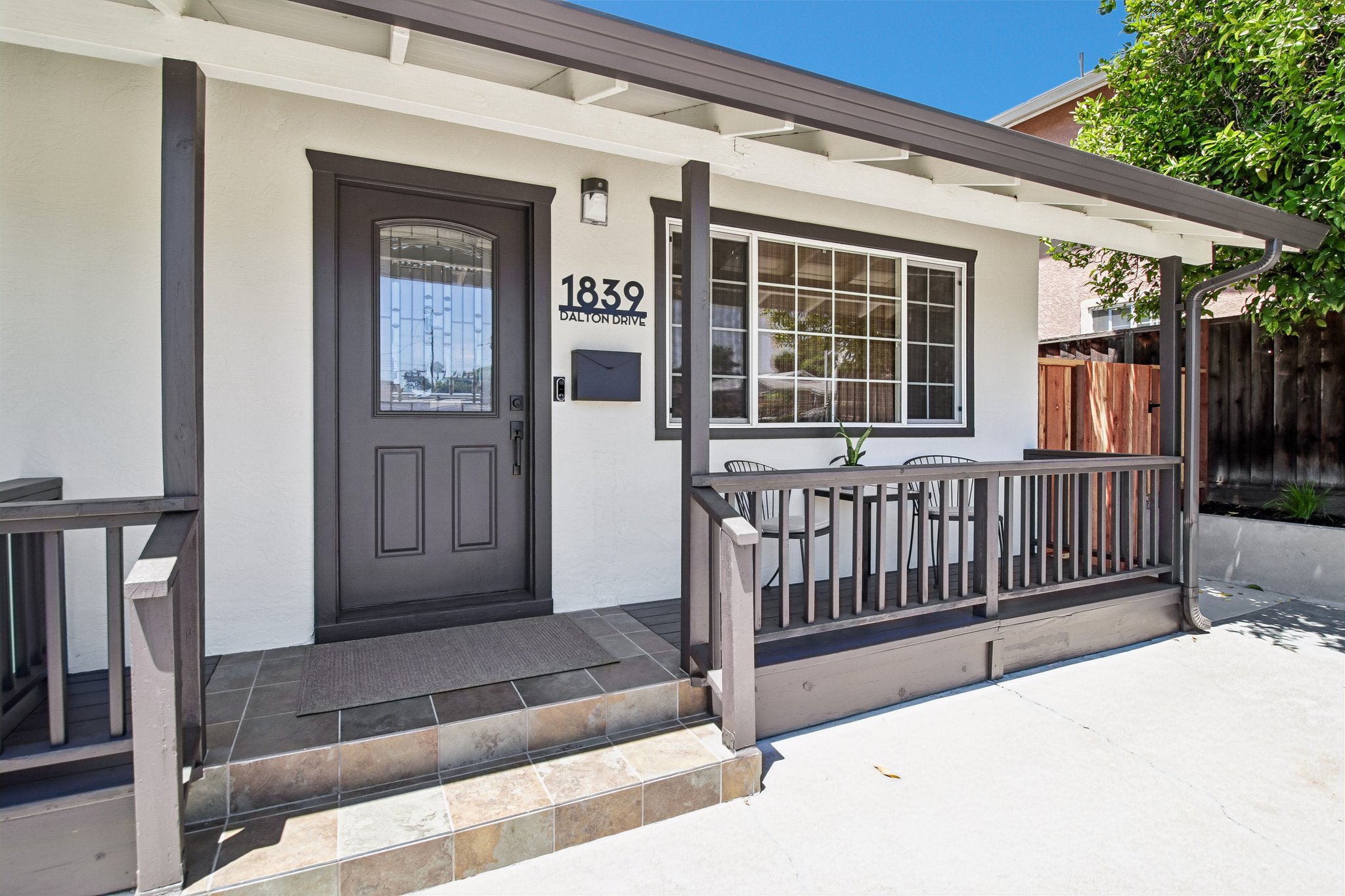 Dalton Dr-S1507-009.jpg