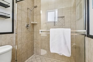 Dalton Dr-S1507-037.jpg
