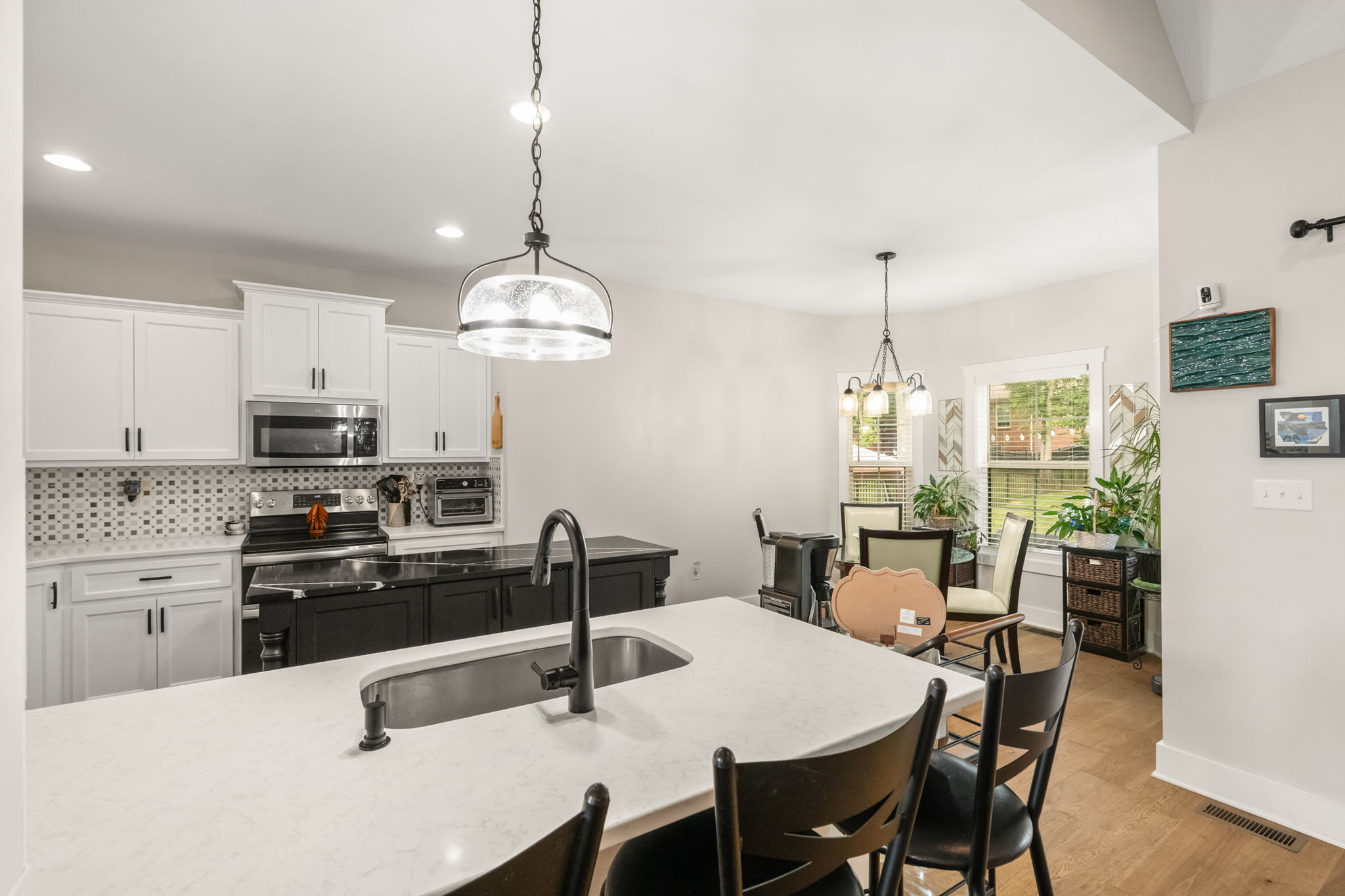  Photo 32