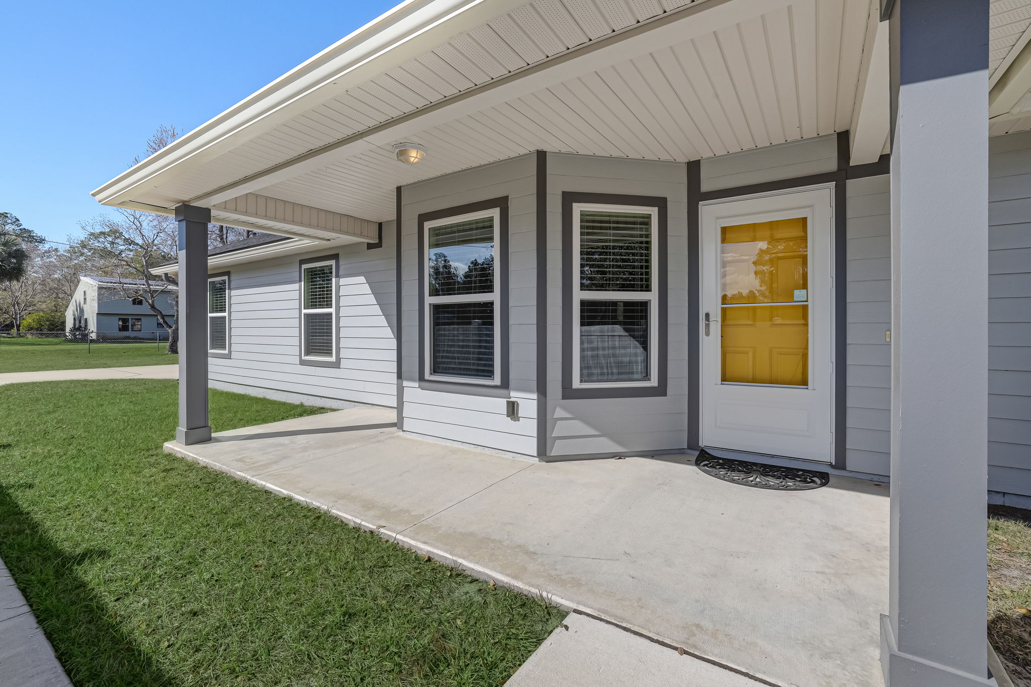 Front Porch/Entrance