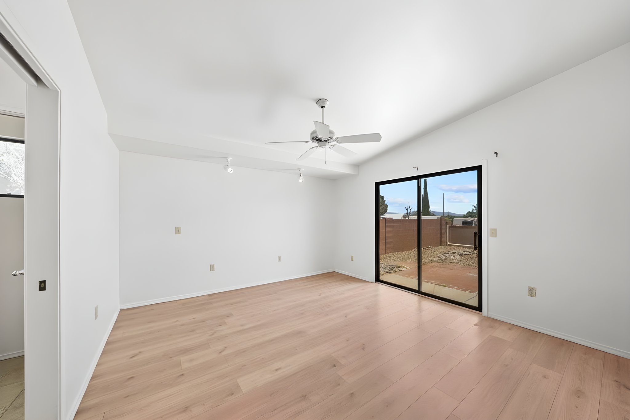 184 E Camino De Diana - MLS Images Luxe Realty Photography - 23 furniture removed.jpeg