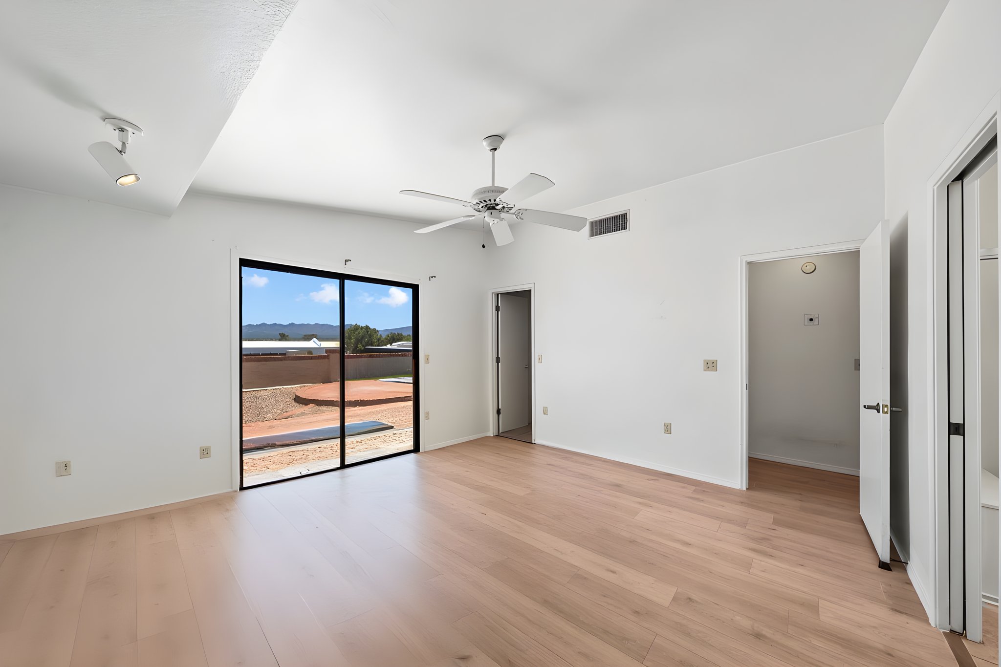 184 E Camino De Diana - MLS Images Luxe Realty Photography - 24 furniture removed.jpeg