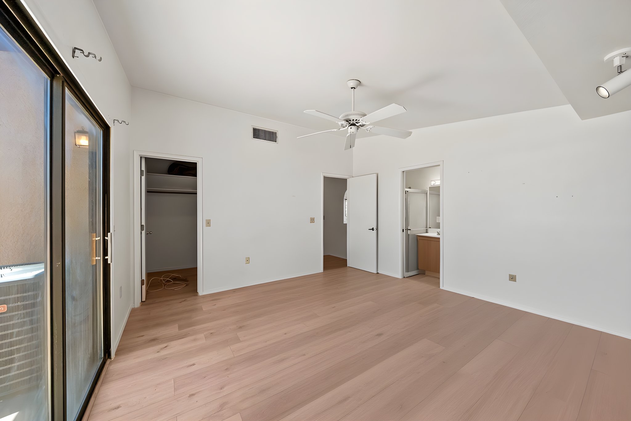184 E Camino De Diana - MLS Images Luxe Realty Photography - 27 furniture removed.jpeg