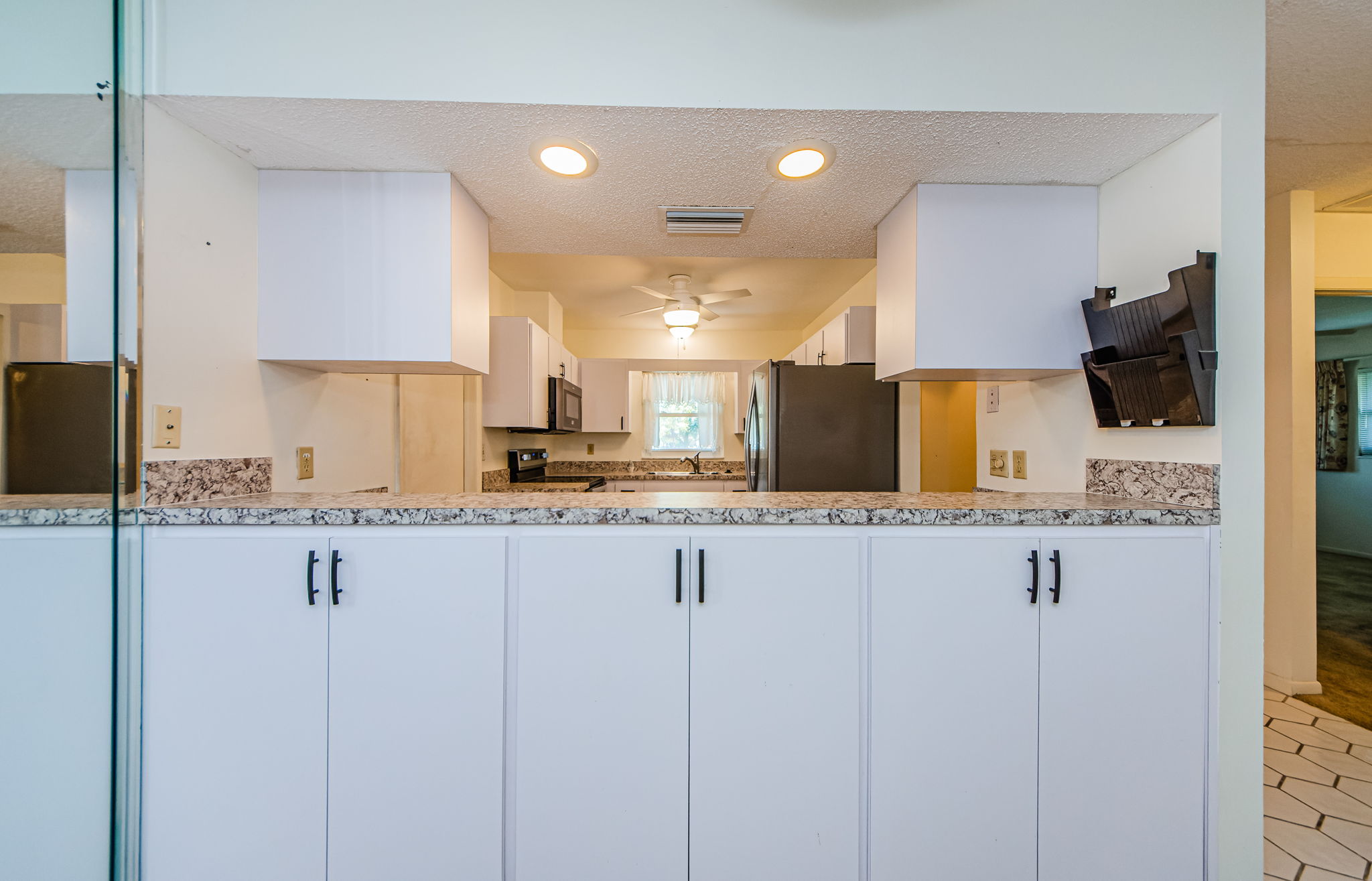 Kitchen Counter 1-2