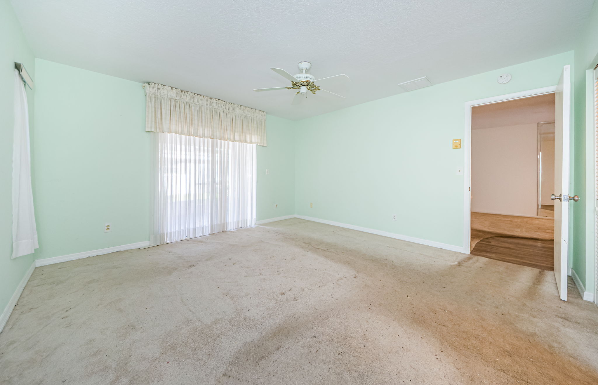 Master Bedroom 1c-2