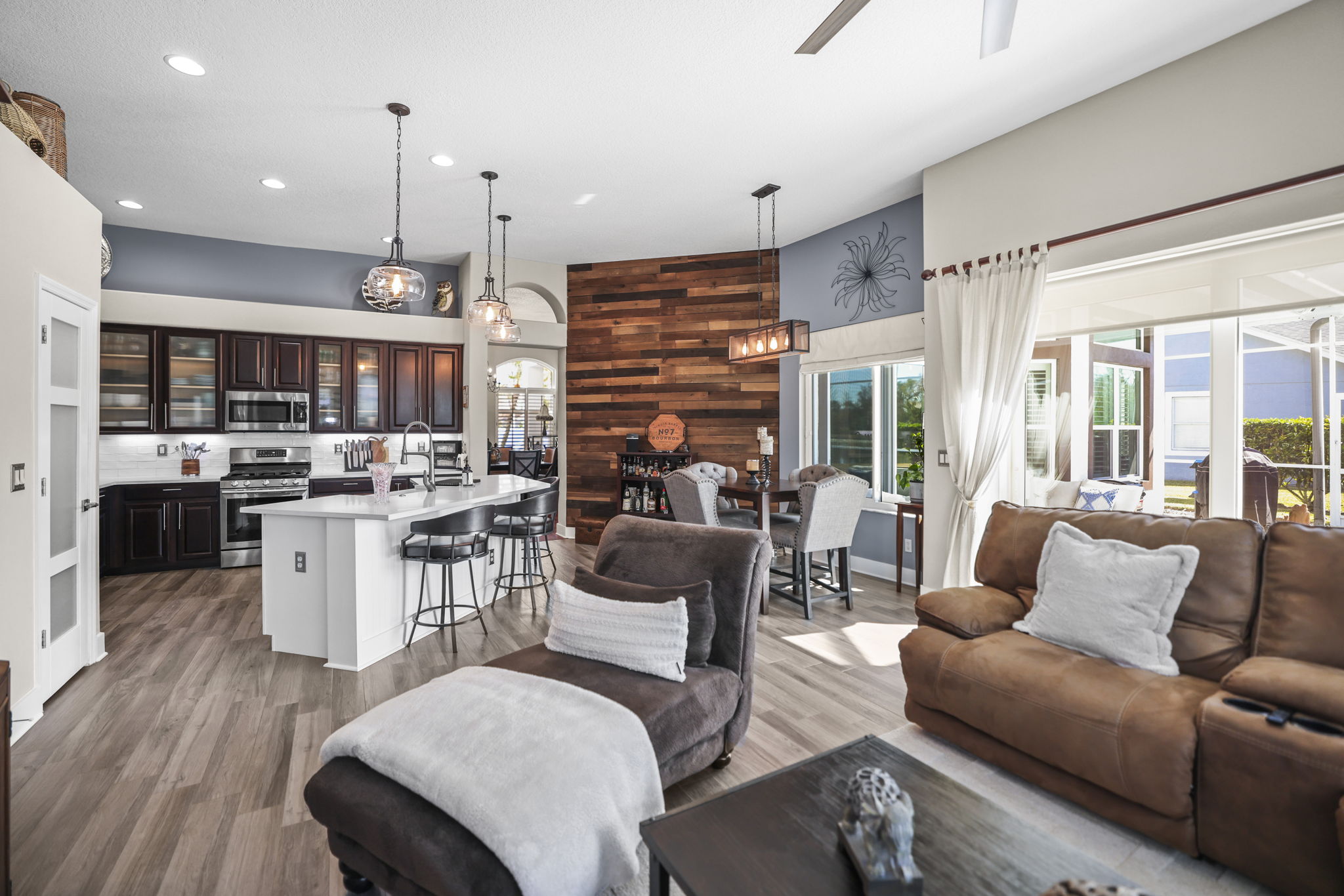 LR Kitchen DR - 495A5020