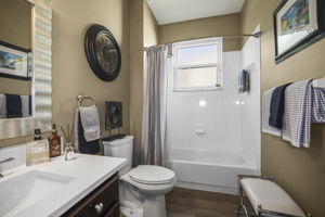 Bathroom 2 - 495A4968