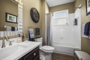 Bathroom 2 - 495A4971