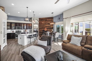 LR Kitchen DR - 495A5020