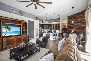 LR Kitchen DR - 495A5026