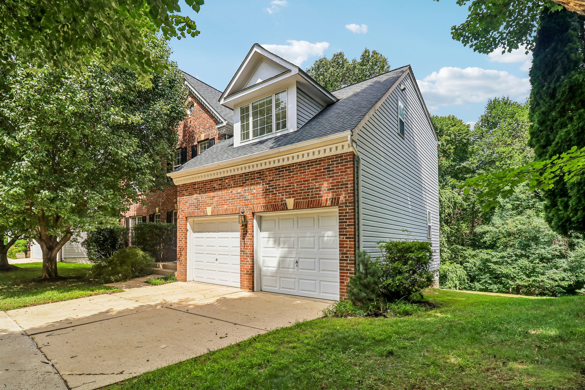 Crownsgate Cir-S1908-003.jpg