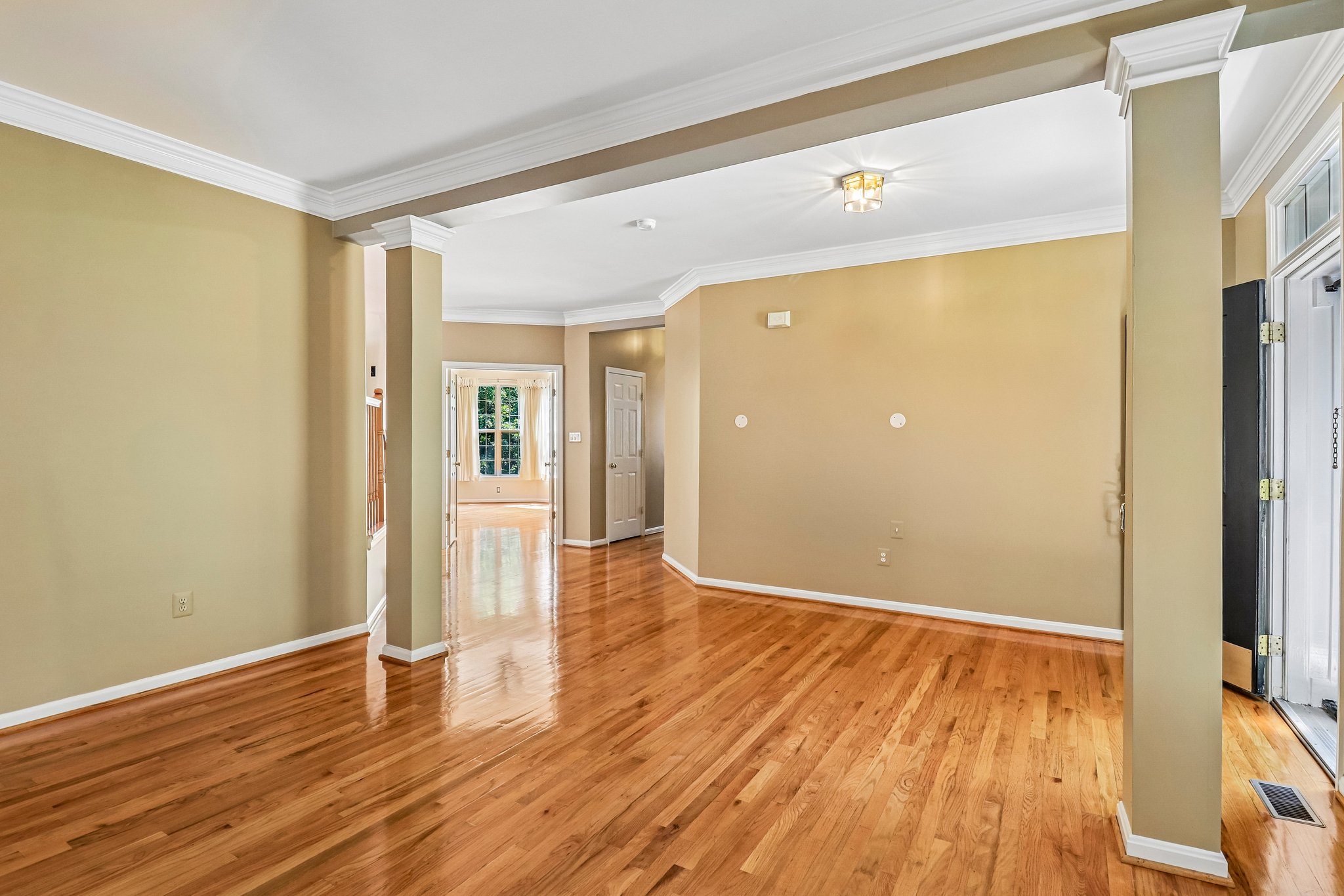 Crownsgate Cir-S1908-012.jpg