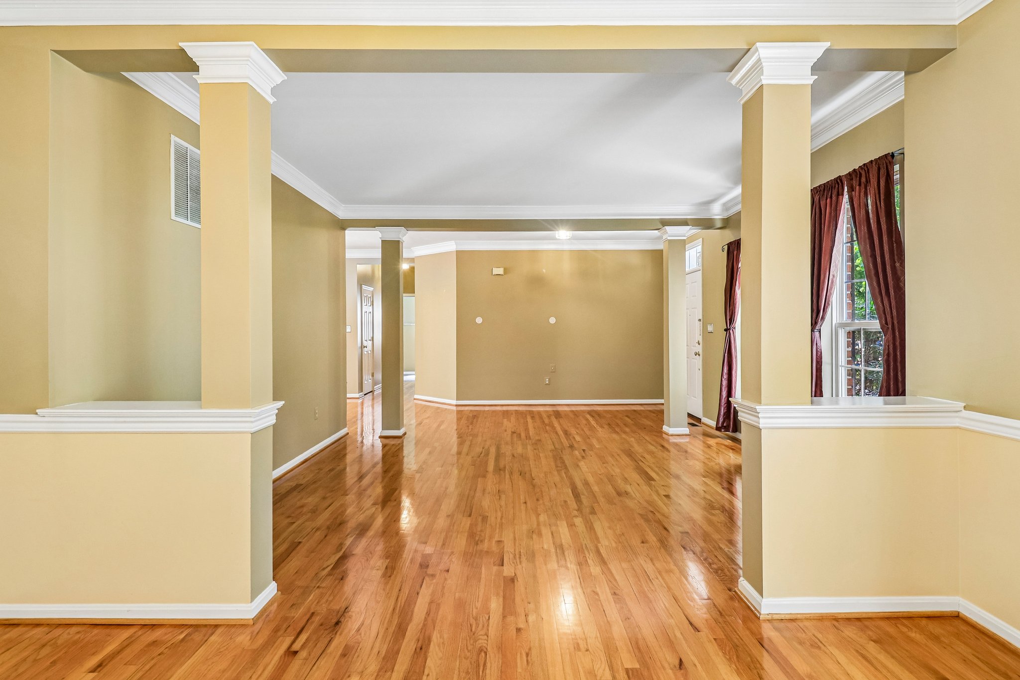 Crownsgate Cir-S1908-013.jpg