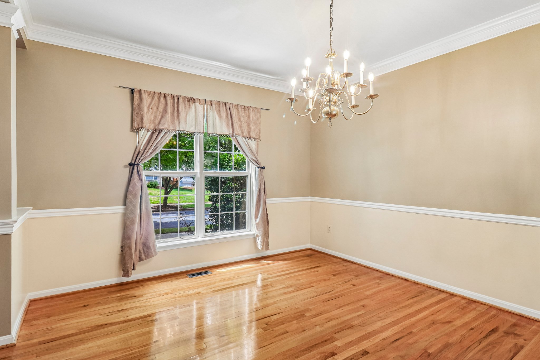 Crownsgate Cir-S1908-016.jpg
