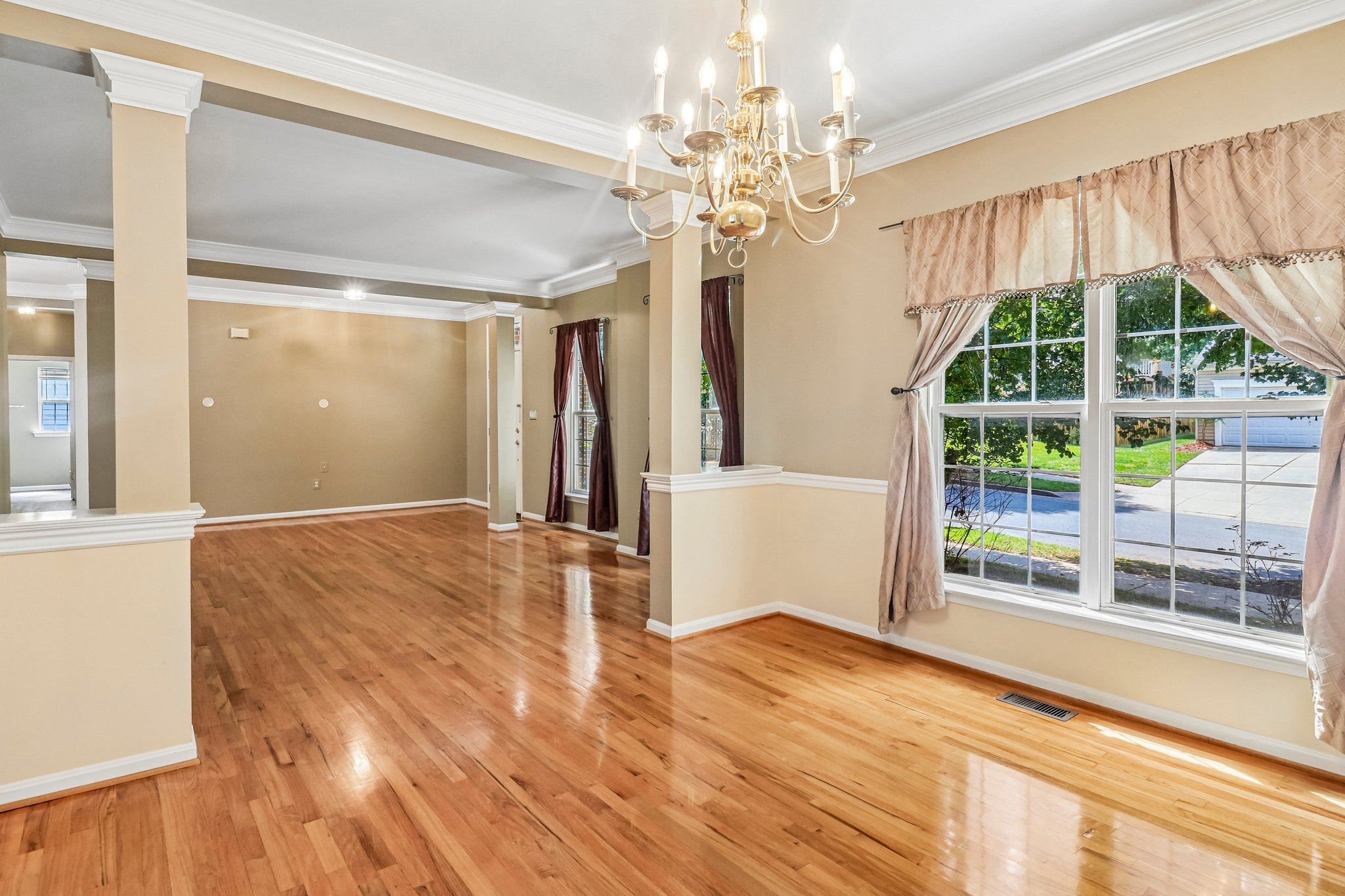 Crownsgate Cir-S1908-017.jpg