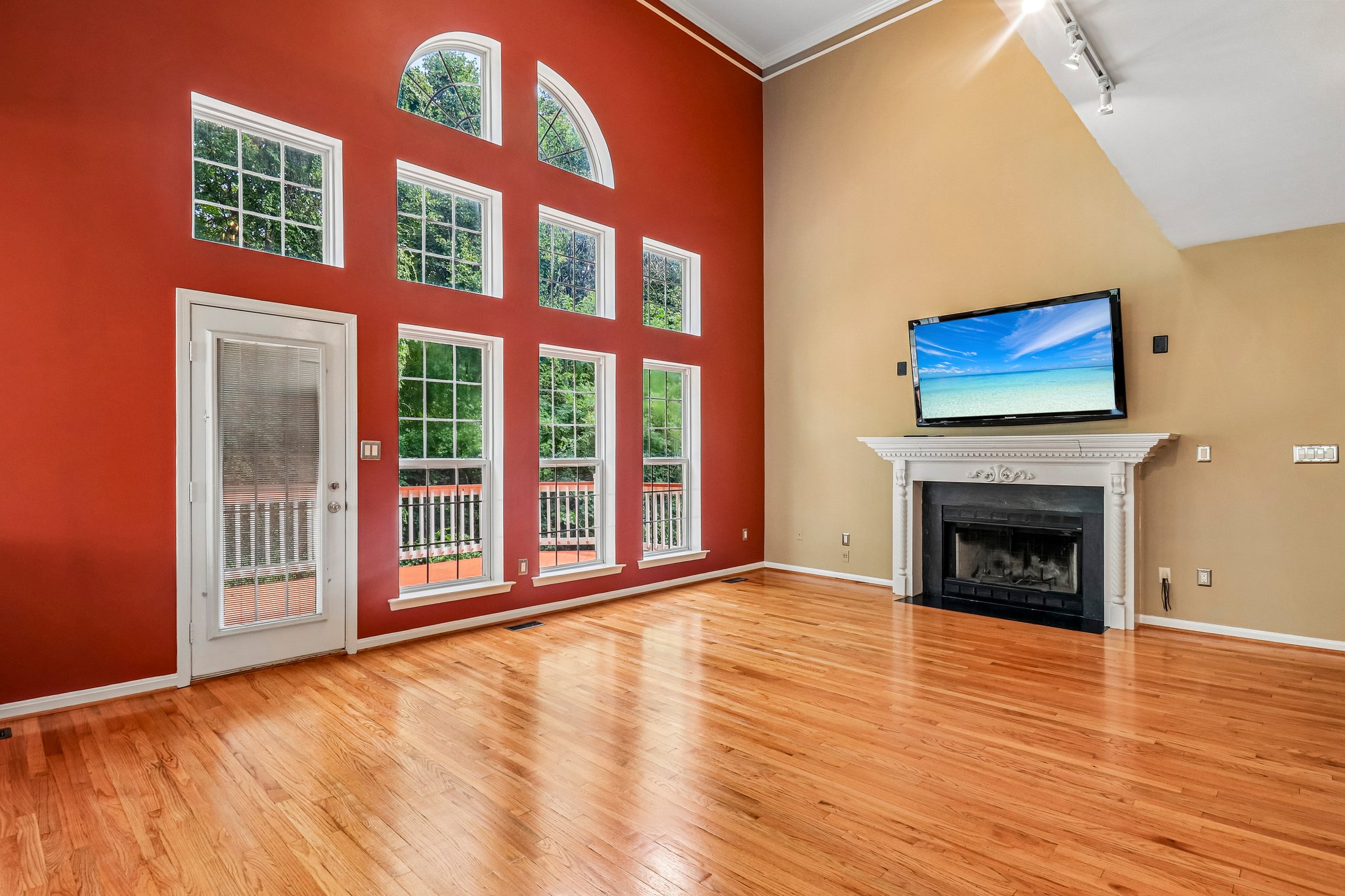 Crownsgate Cir-S1908-024.jpg