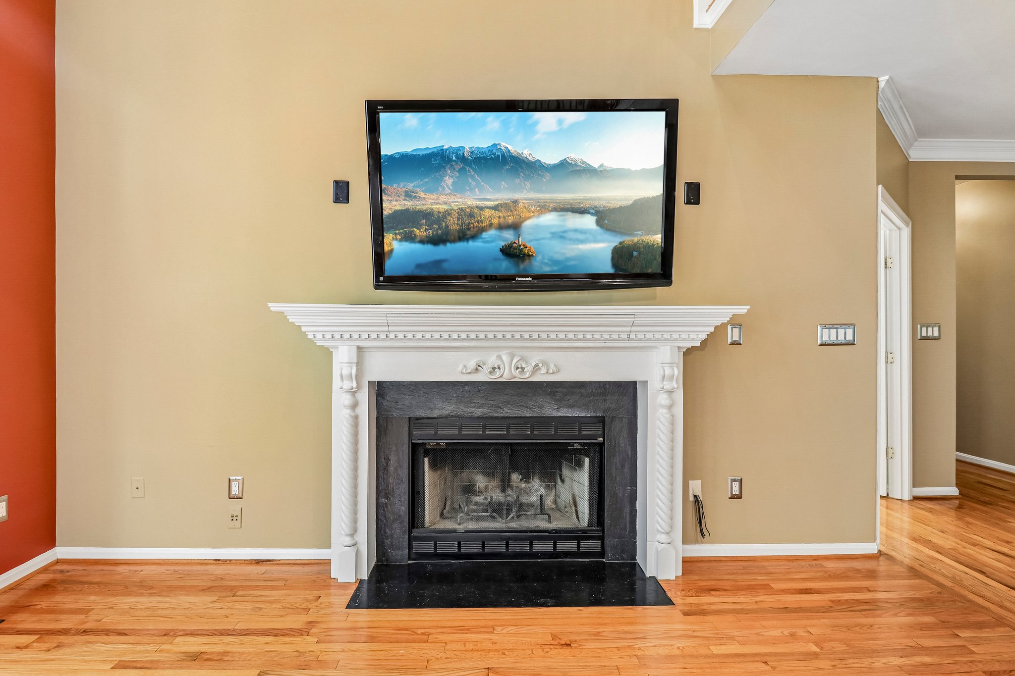 Crownsgate Cir-S1908-026.jpg