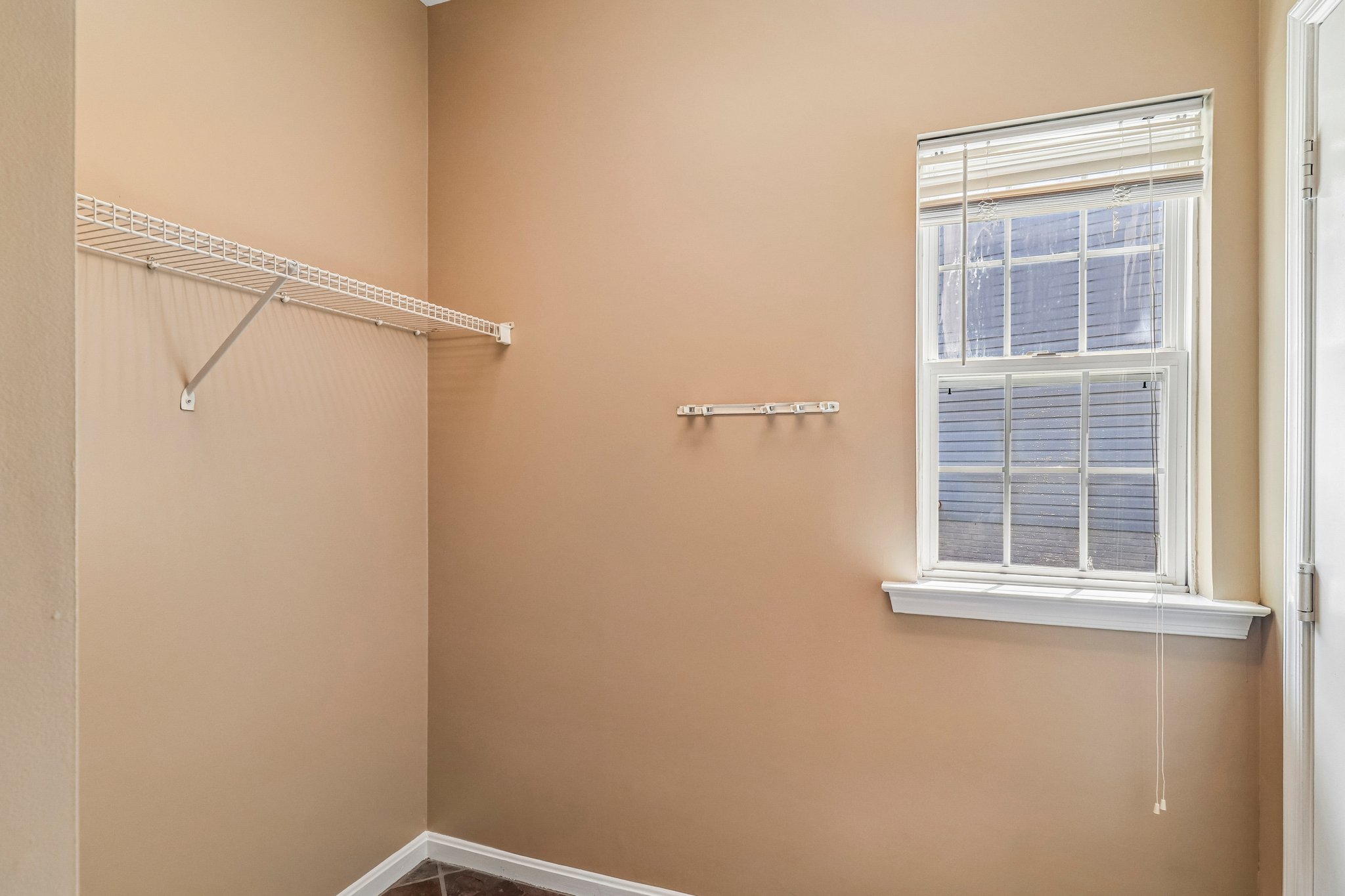 Crownsgate Cir-S1908-041.jpg