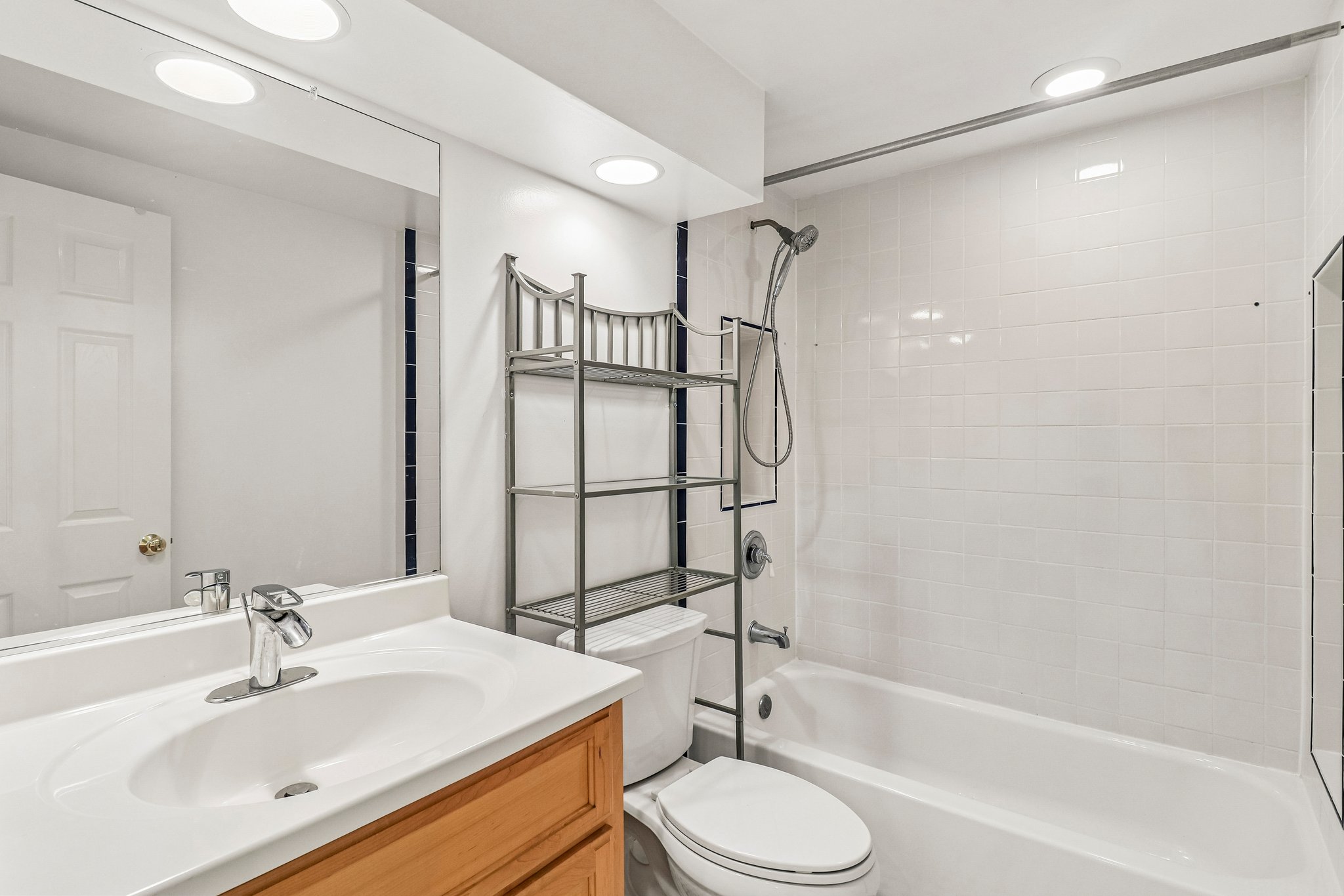 Crownsgate Cir-S1908-047.jpg