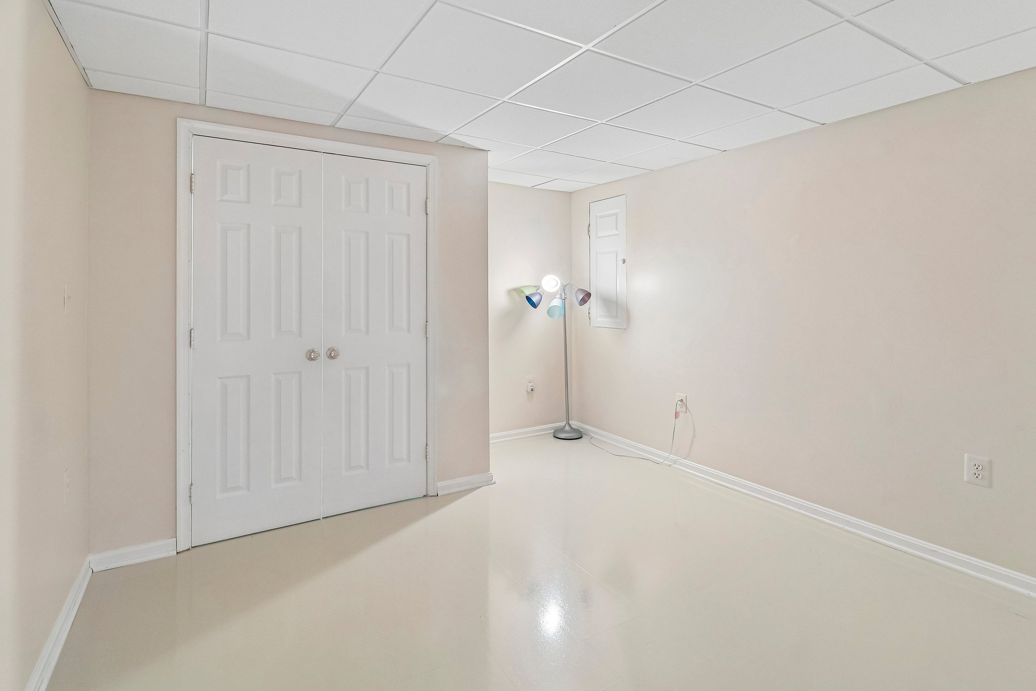 Crownsgate Cir-S1908-049.jpg