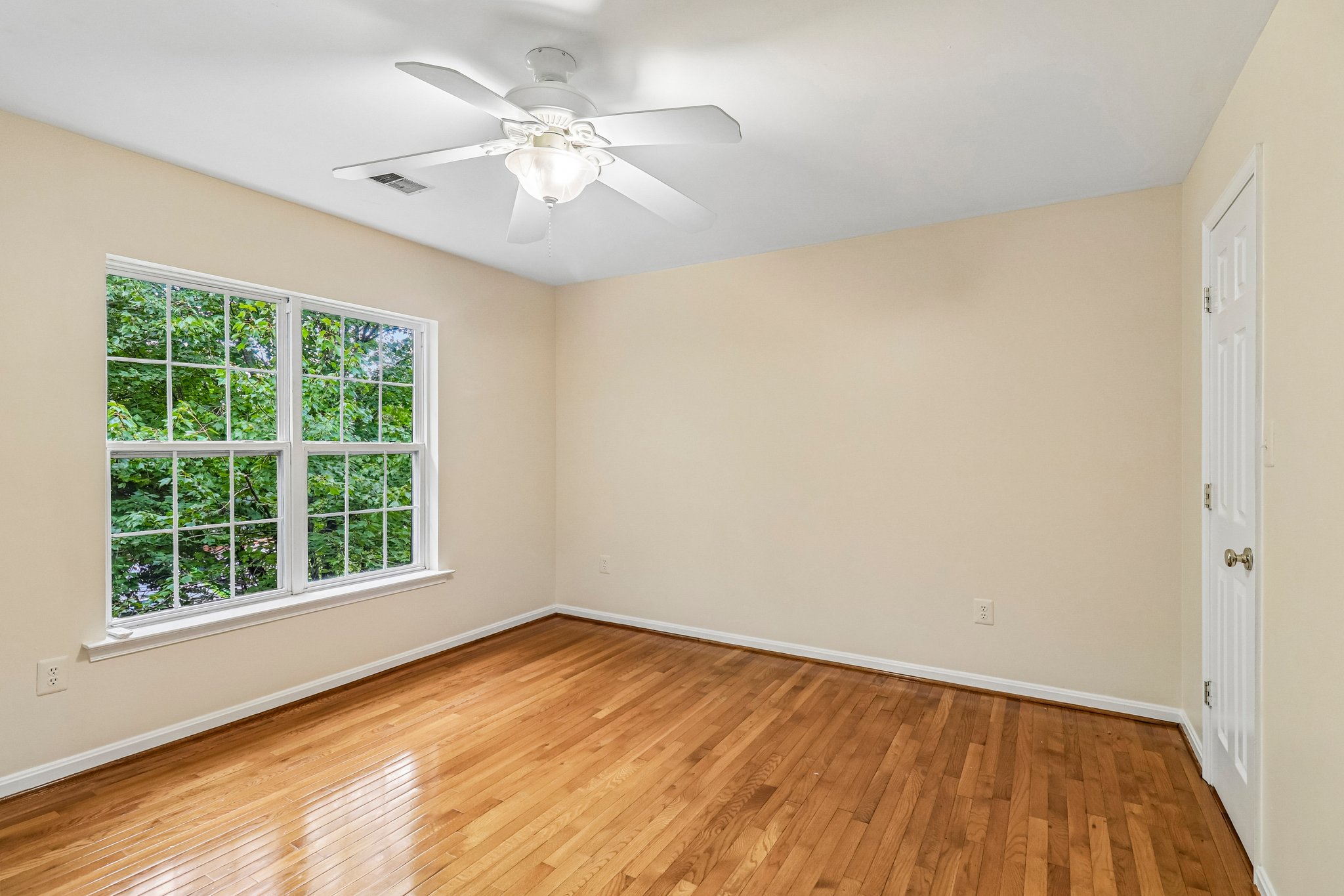 Crownsgate Cir-S1908-054.jpg