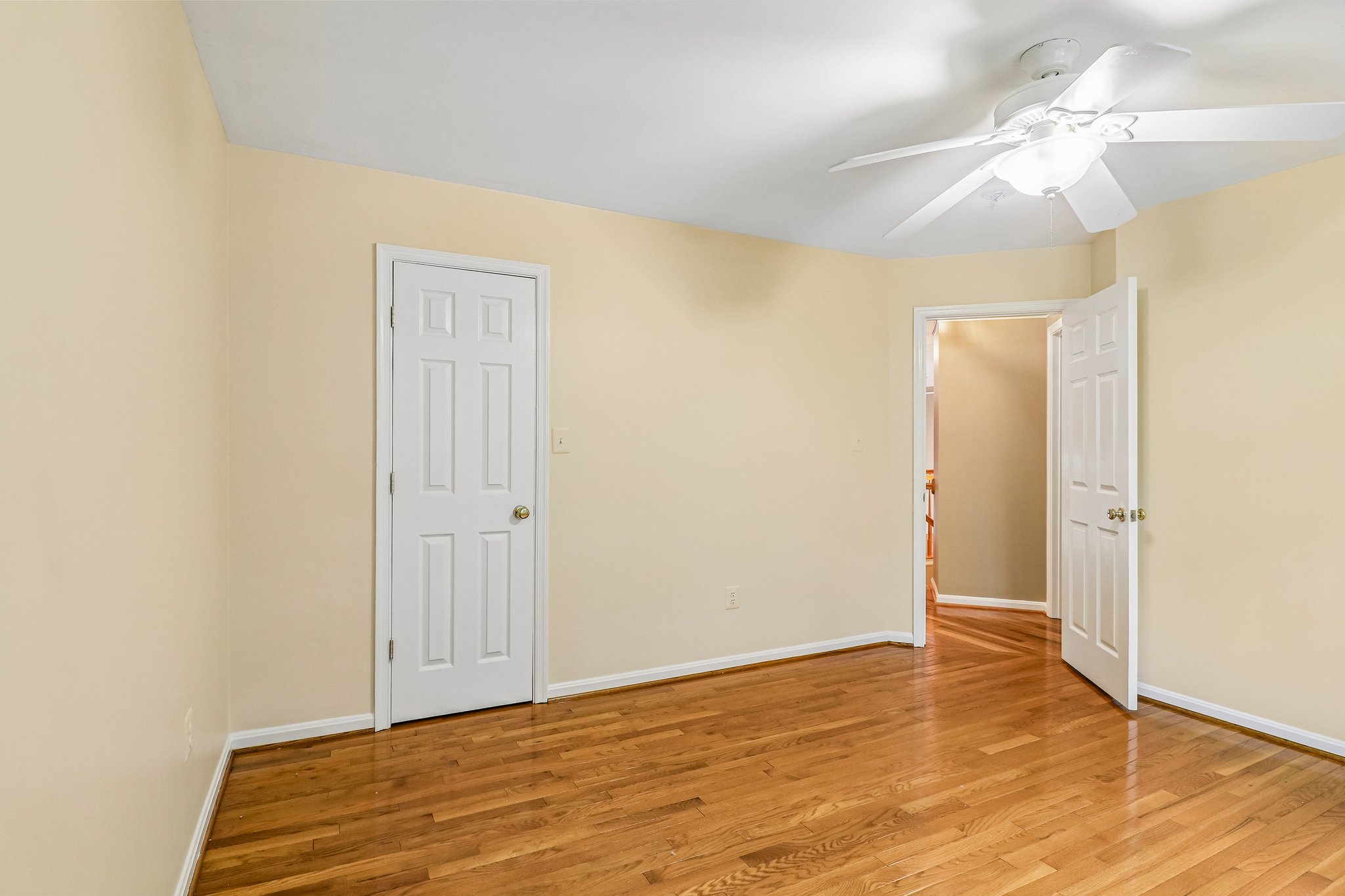 Crownsgate Cir-S1908-055.jpg
