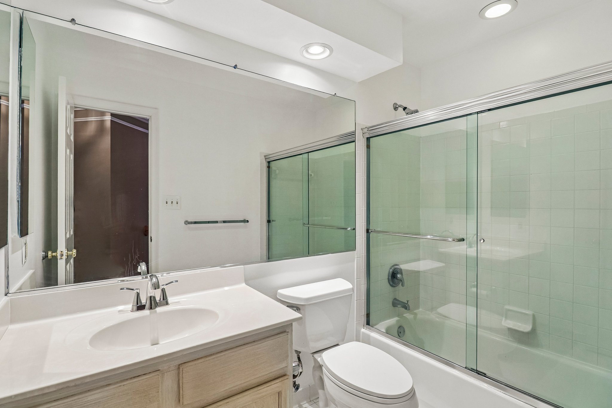 Crownsgate Cir-S1908-056.jpg