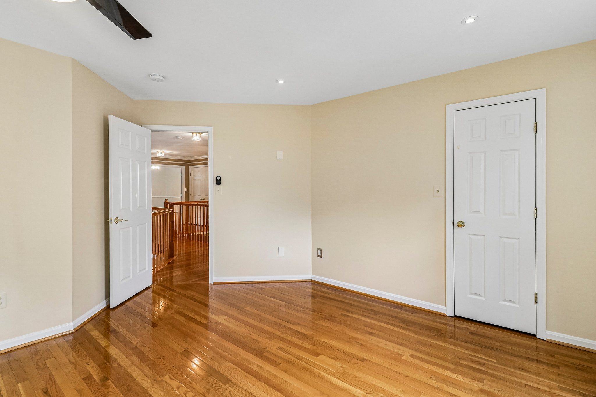 Crownsgate Cir-S1908-060.jpg