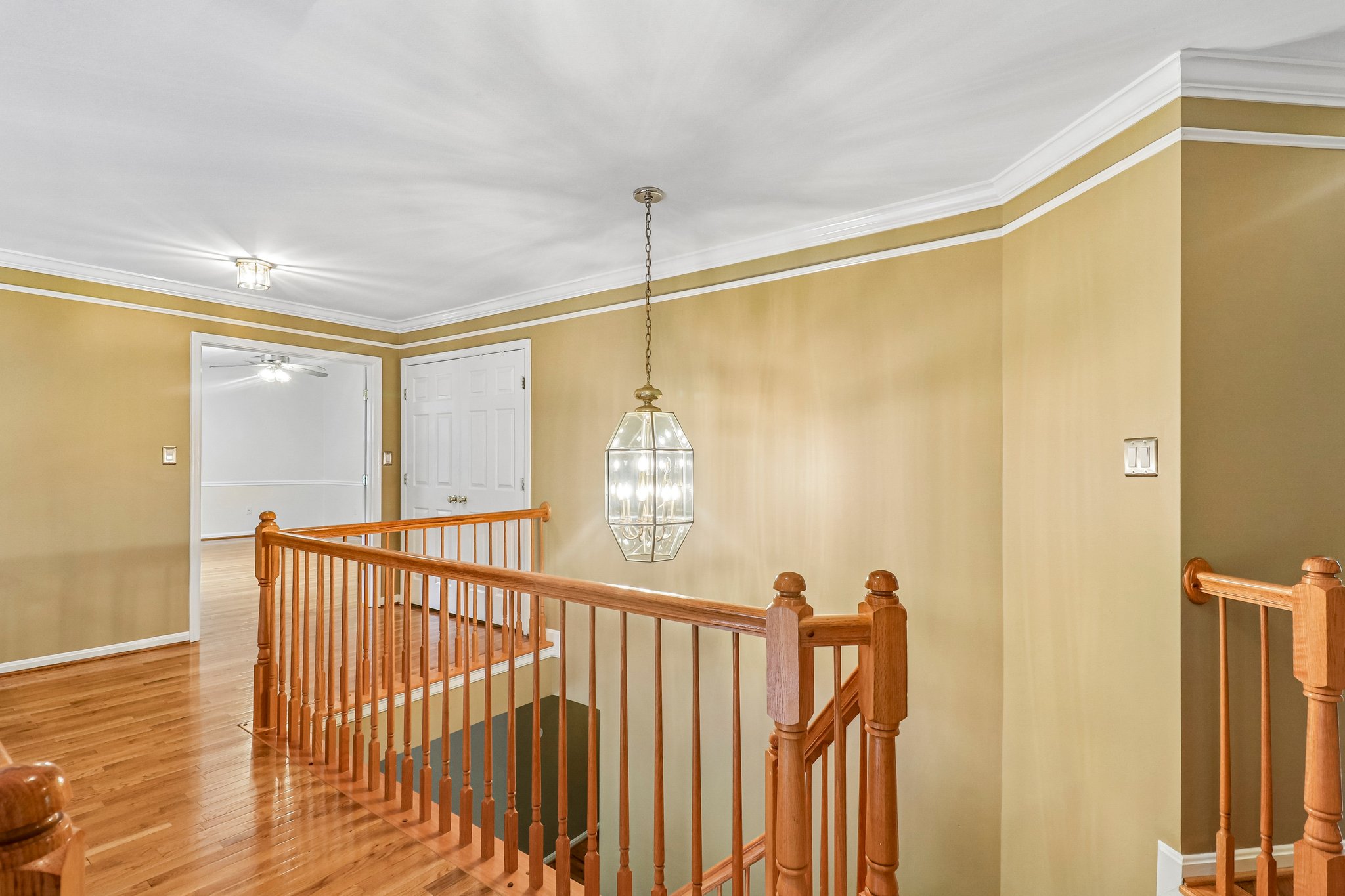 Crownsgate Cir-S1908-062.jpg