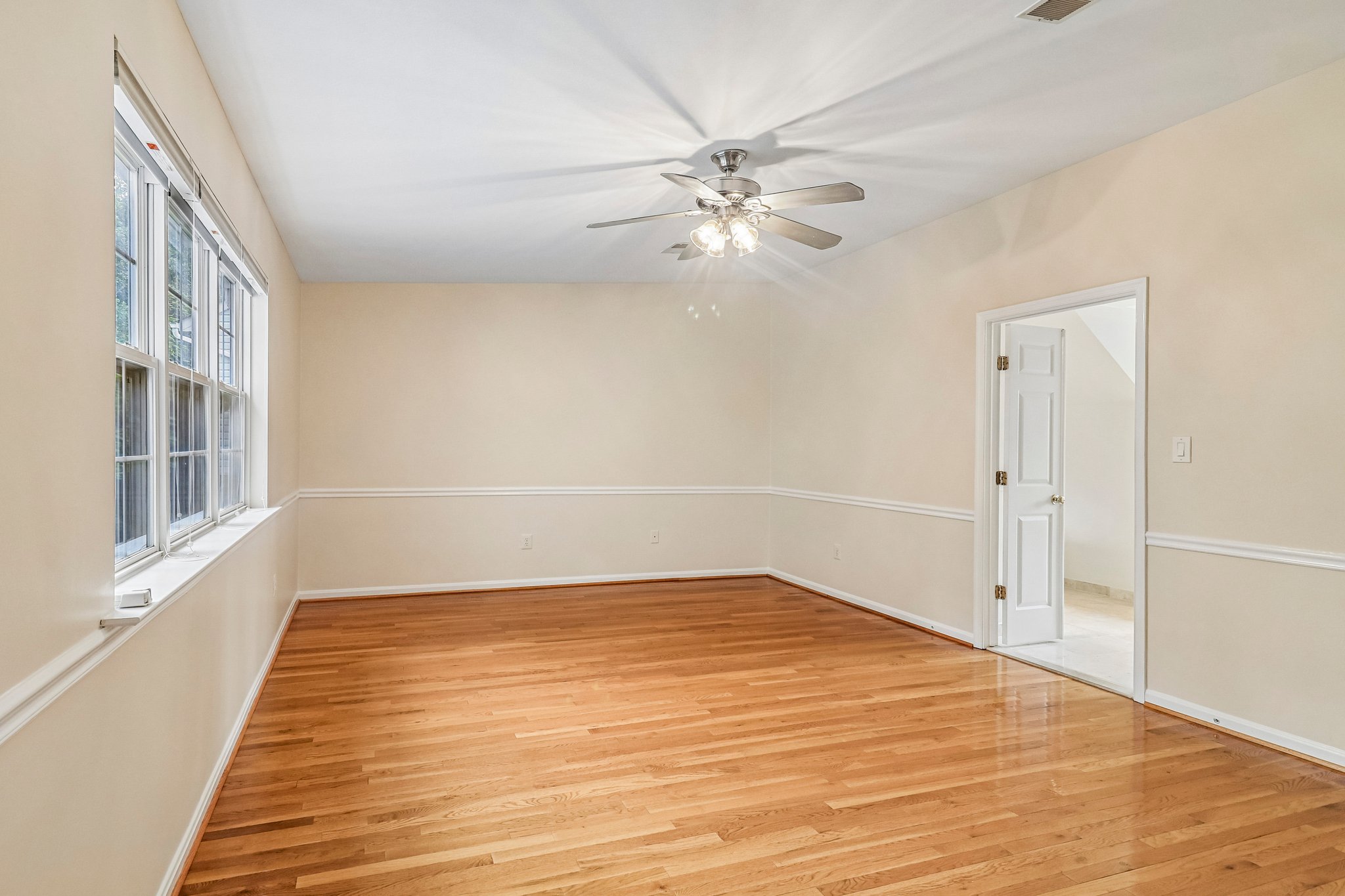 Crownsgate Cir-S1908-066.jpg