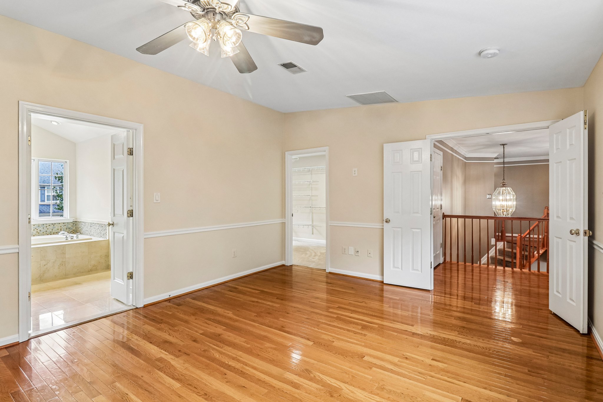 Crownsgate Cir-S1908-070.jpg