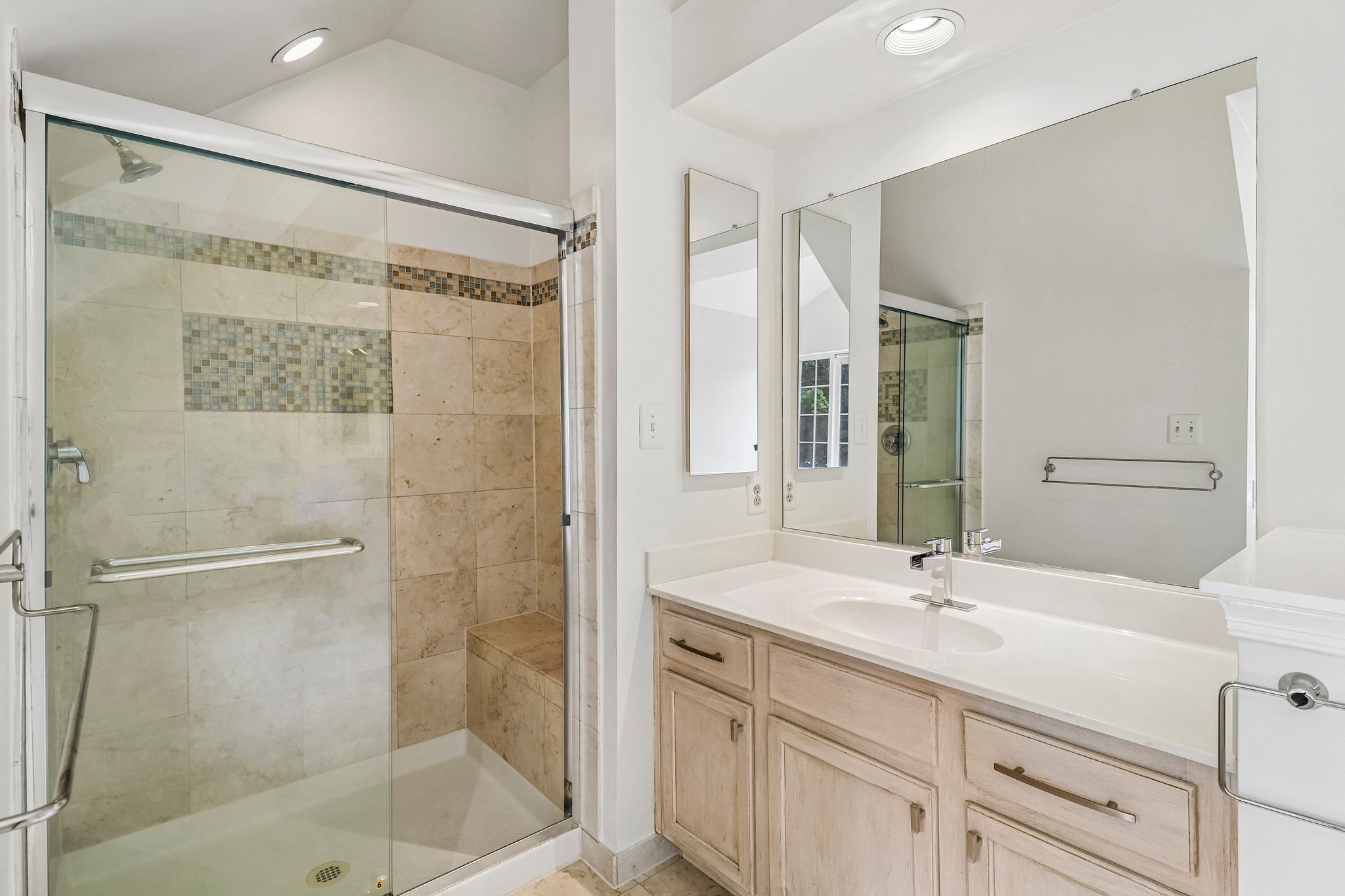 Crownsgate Cir-S1908-077.jpg