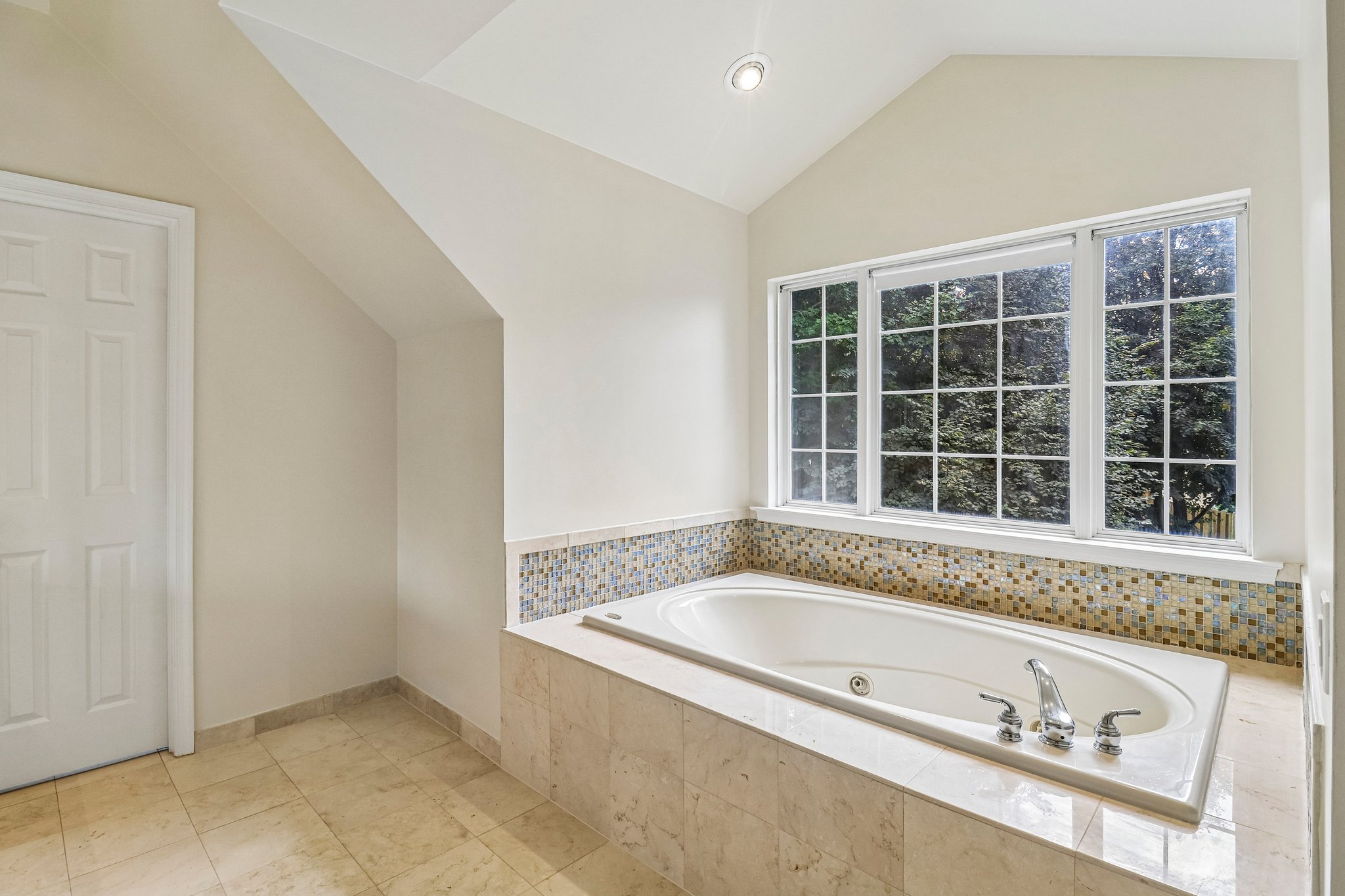 Crownsgate Cir-S1908-078.jpg