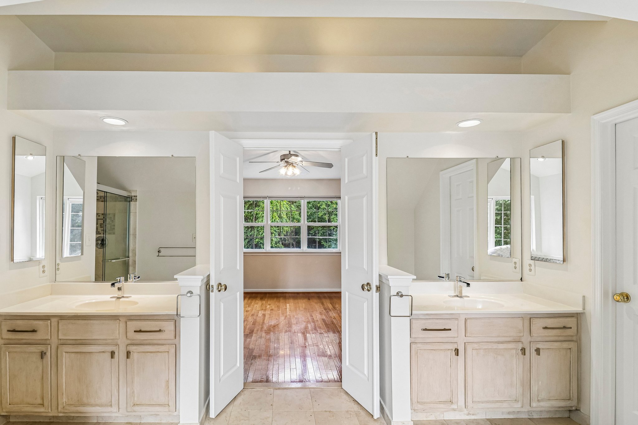 Crownsgate Cir-S1908-080.jpg