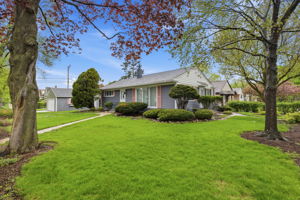 Meticulously maintained Evanston home